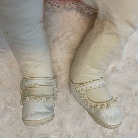 Vintage Sleeping Baby Doll Real Looking Porcelain Doll - Picture 6 of 12